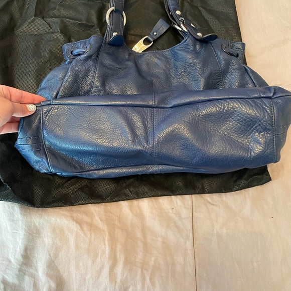 B. Makowsky Leather handbag with dustcover - Picture 4 of 6